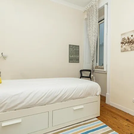 Stunning 5 Bedroom Flat With High Ceilings * Lissabon