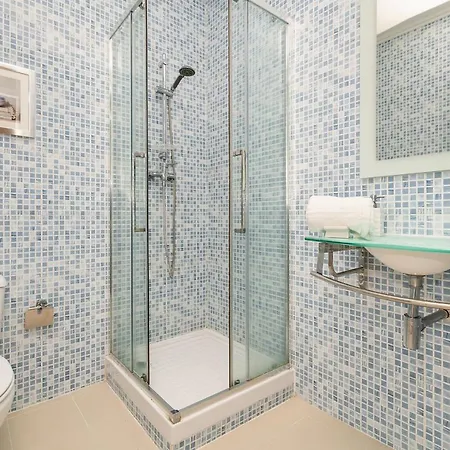 Stunning 5 Bedroom Flat With High Ceilings * Lissabon