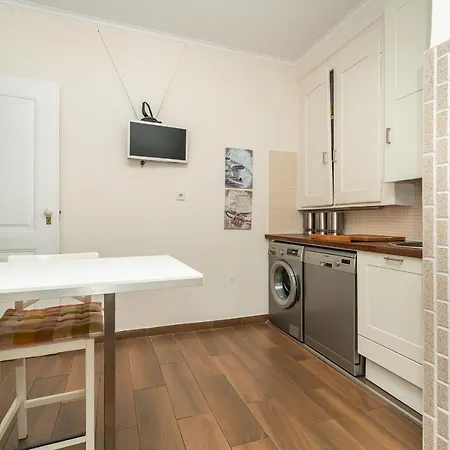 Stunning 5 Bedroom Flat With High Ceilings 아파트 리스본