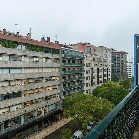 Stunning 5 Bedroom Flat With High Ceilings Lissabon